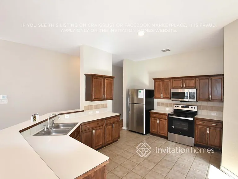 8117 Hennessey Trl — Photo 5