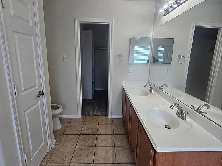 3219 Victorian Manor Ln — Photo 15