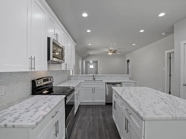 2327 Harding St — Photo 1