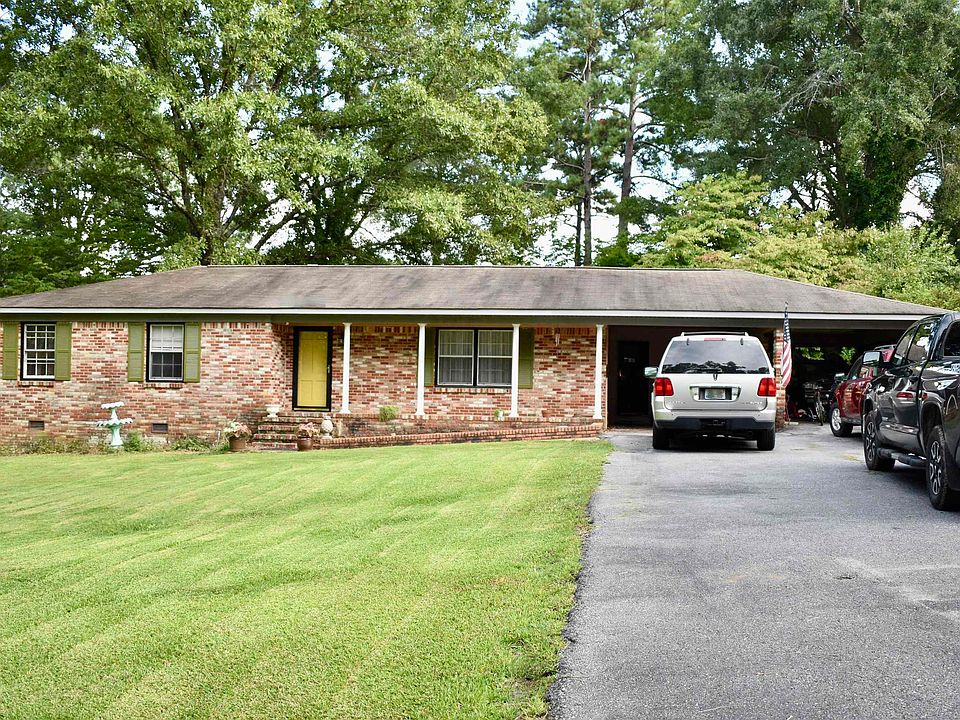 2nd image of 911 Pinewood Ln