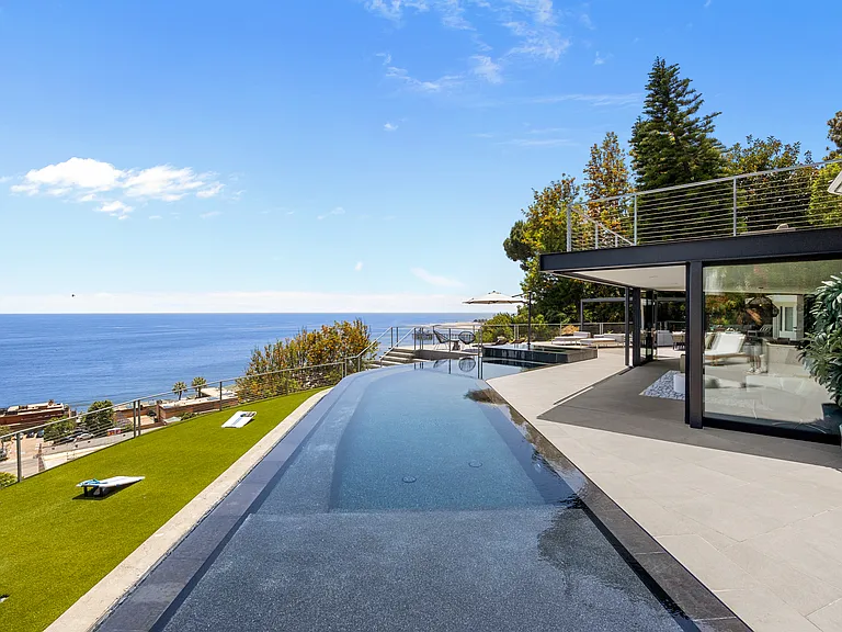 Dive into relaxation in the sparkling infinity pool, offering sweeping views of the Santa Monica Bay and Malibu Pier.