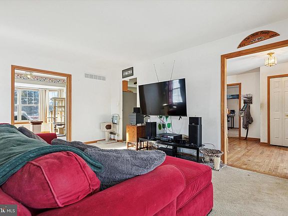 4th image of 111 Clayton Ct