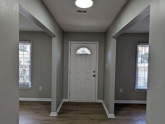 3rd image of 2629 Old Orchard Ln