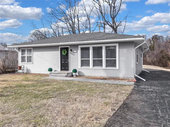 9957 South Rd, Fairview Heights, IL 62208