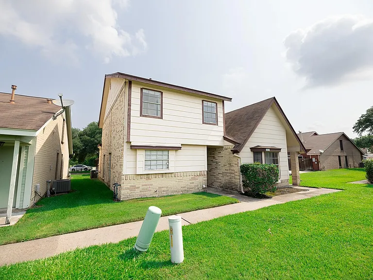1907 Country Village Blvd #B — Photo 6
