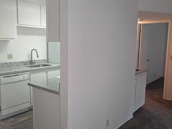 4th image of 5425 Garfield Ave #2B-2Ba-900Sqft