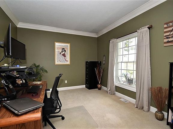 4th image of 10135 Charlton Ln