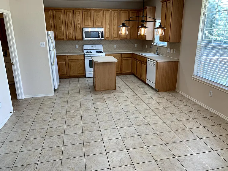 10705 Beard Ave — Photo 7