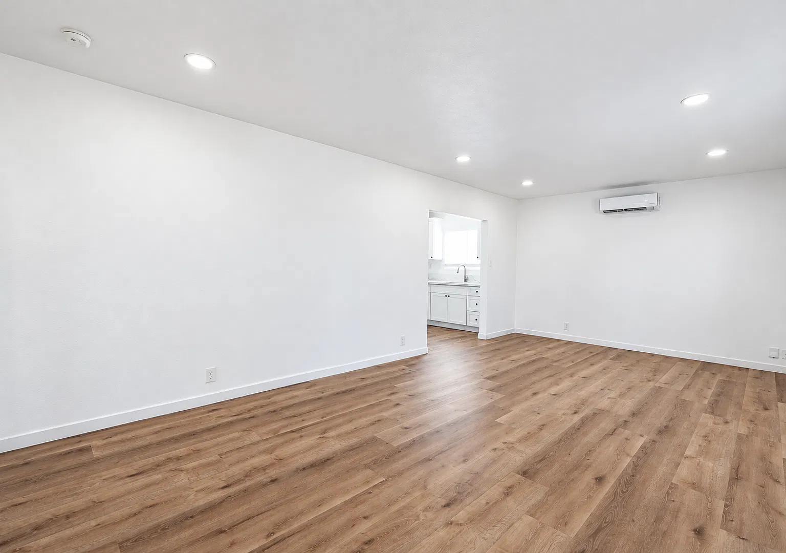 7456 Kingsley Way — Photo 4