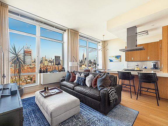 3rd image of 450 W 17th St Unit Penthouse 2