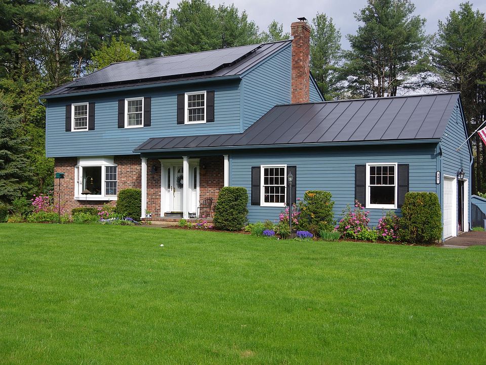 Colonial w/ 2 car garage