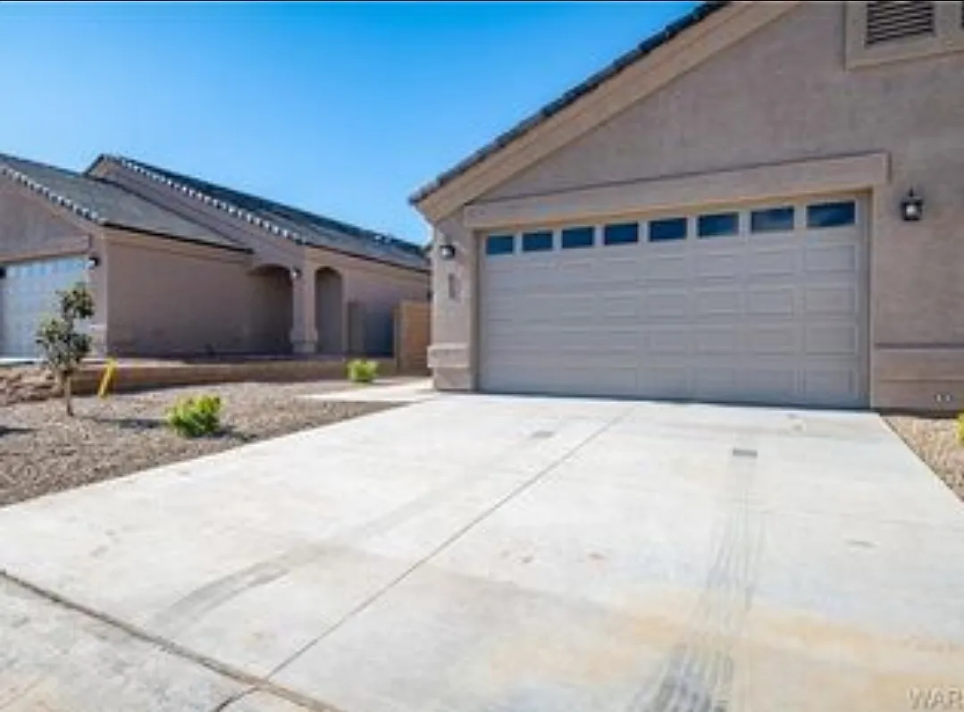 3 bed, 1355 sqft, $1,650 — Photo 1
