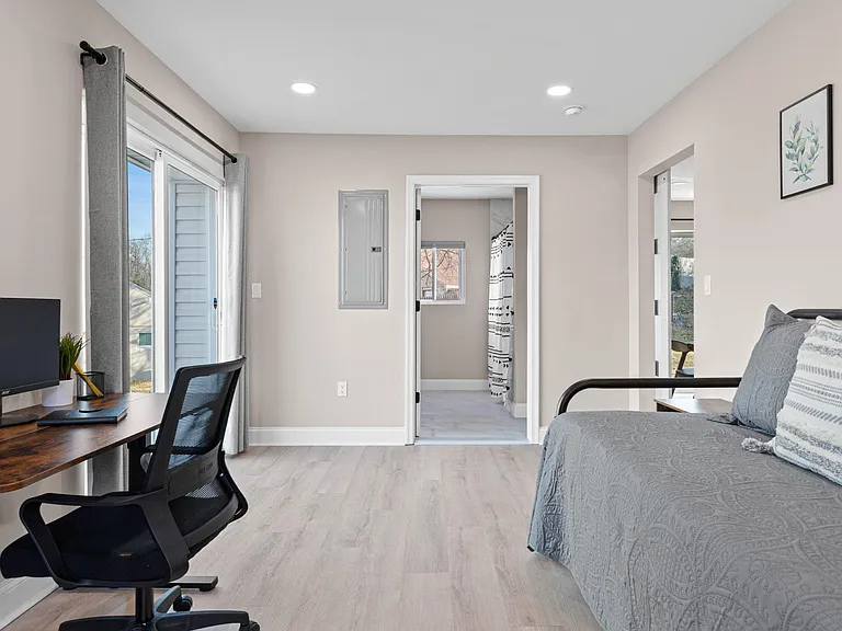 8815 Delphine Rd — Photo 24