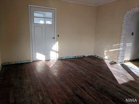 4th image of 3025 W 4th St