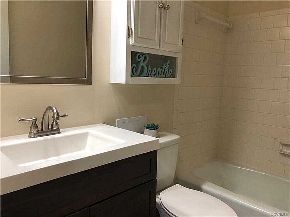 Ultra Clean, Modern Bathroom