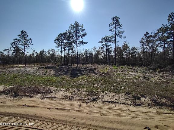 3rd image of 10 TWIN LAKES Boulevard