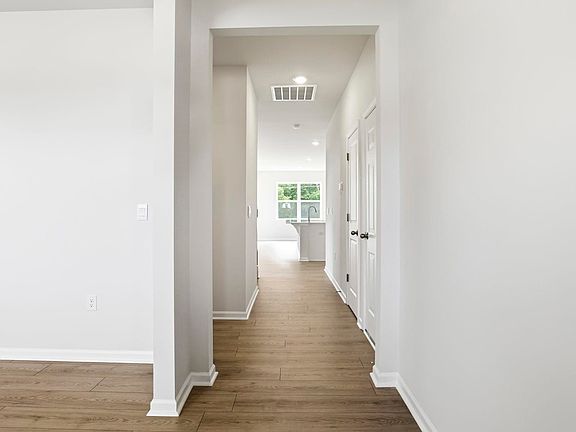 3rd image of 520 Landseer Dr