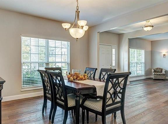 4th image of 10 Bellerive Manor Ct