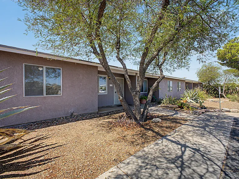 386 E Calle Arizona — Photo 4