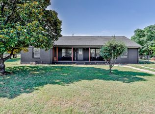916 Oak Grove Rd E, Burleson, TX 76028