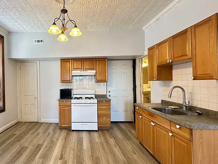 2347 W 24th Pl #2R — Photo 2
