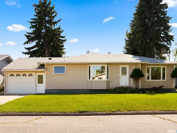 433 9th Avenue W, Melville, SK S0A 2P0
