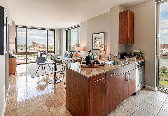 3rd image of 888 Main St APT 843