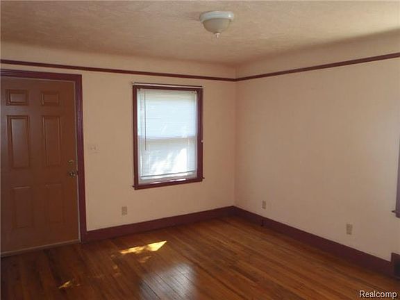 3rd image of 1862 Paris Ave