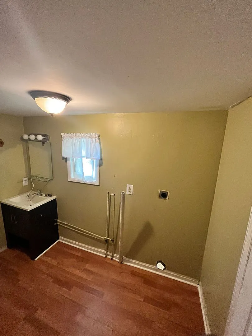 3 Bedroom Home in Reading! — Photo 4