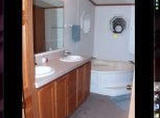 60612 270th St, Warroad, MN 56763