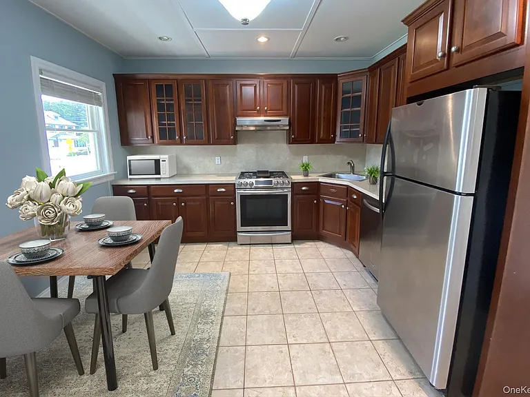 21 Franklin Ave — Photo 4