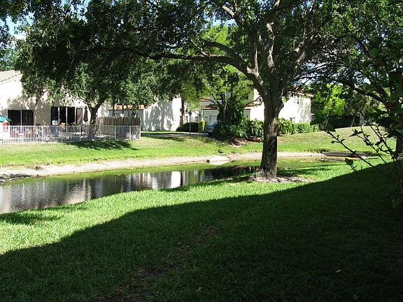 5th image of 1004 NW 105th Ave #C-121
