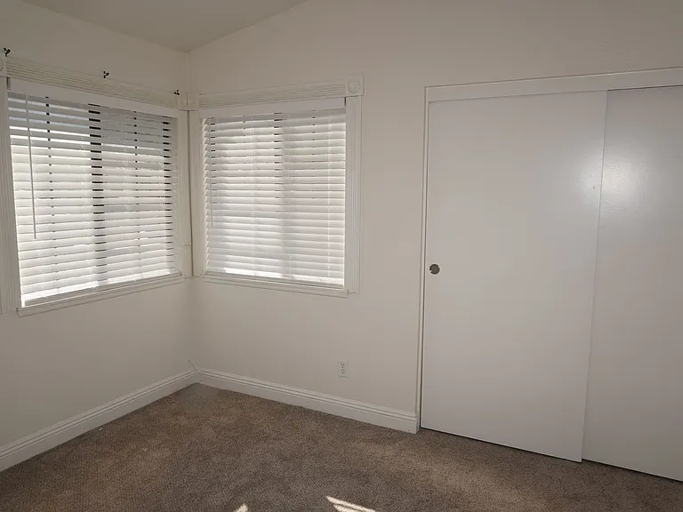 10386 Meadow Creek Dr — Photo 26