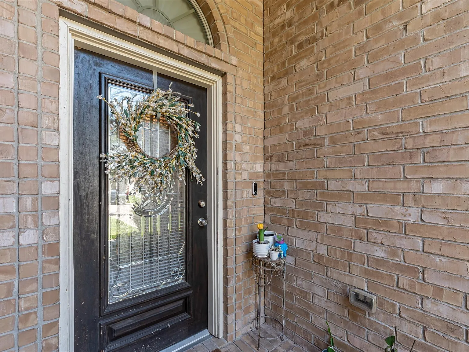 4 bed, 2.0 bath, 2320 sqft, $2,250 — Photo 2