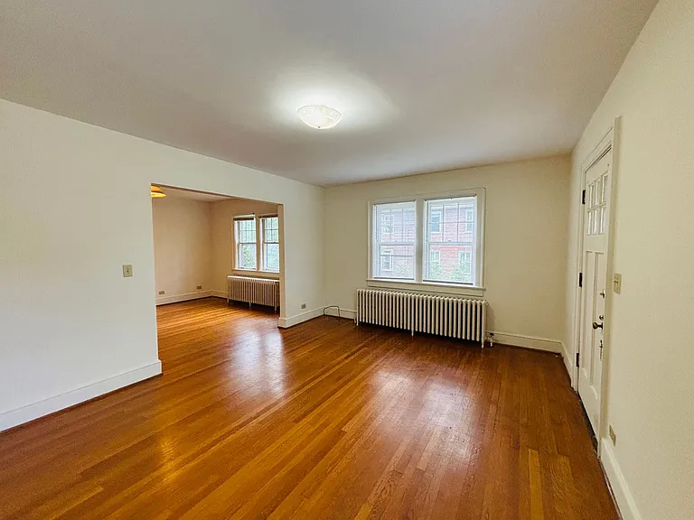 606 Preston Ave — Photo 2