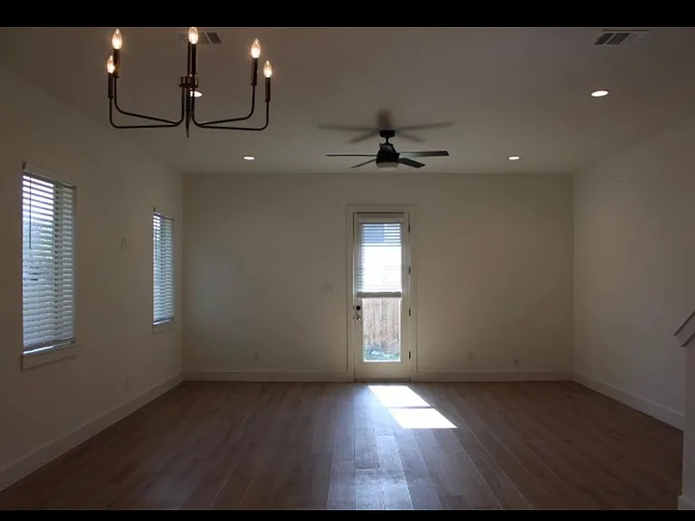 1630 E Davis Ave — Photo 13