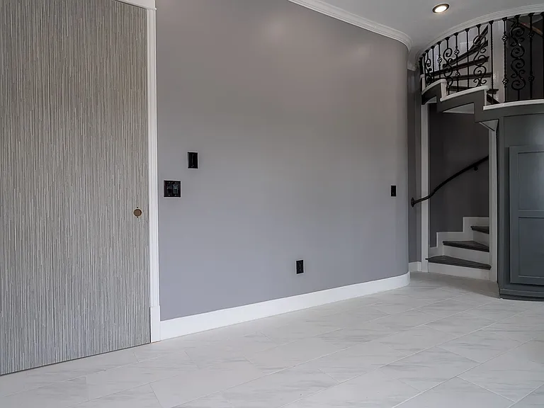 1801 Rosenberg — Photo 34