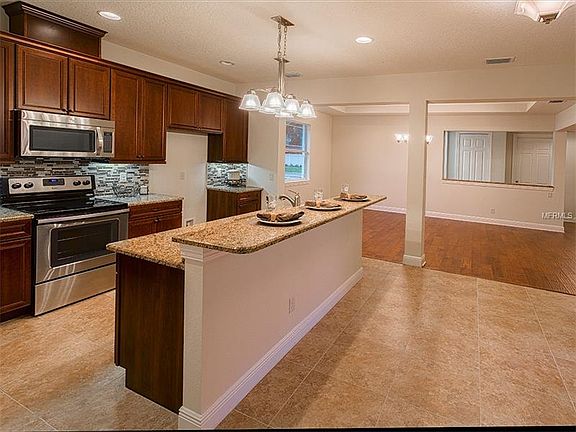 2nd image of 906 Oak Stone Dr
