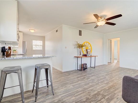 3rd image of 1109 Circle Dr