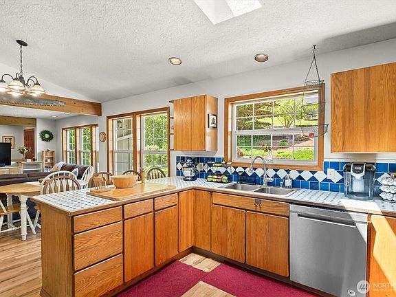 5th image of 672 Walker Road