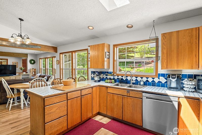 5th image of 672 Walker Road