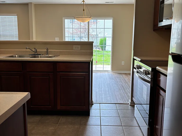 453 Filmore Dr — Photo 9