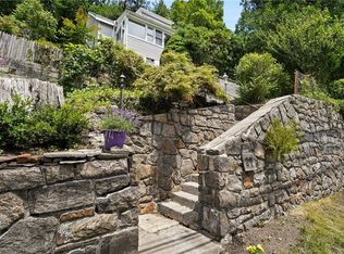 27 Cedar St, Valhalla, NY 10595