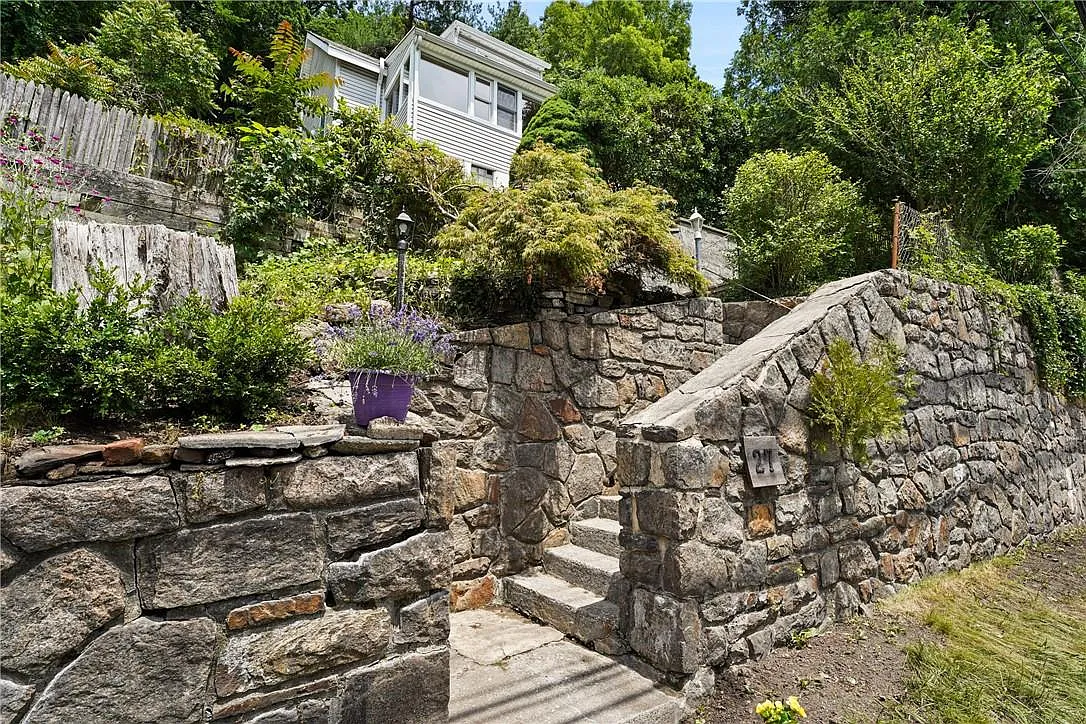 27 Cedar Street photo 1
