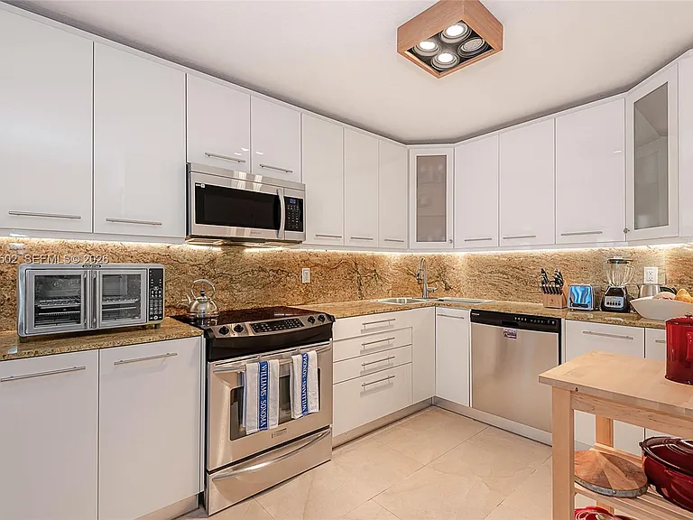 6423 Collins Ave #309 — Photo 16