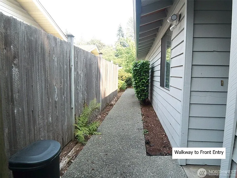 723 142nd Pl SE — Photo 3