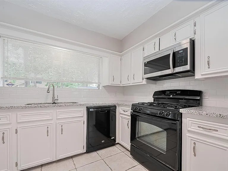 2606 Lexington Woods Dr — Photo 19