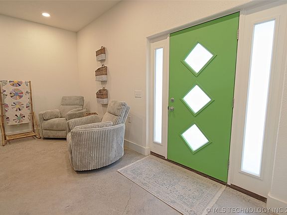 4th image of 4701 Howard St