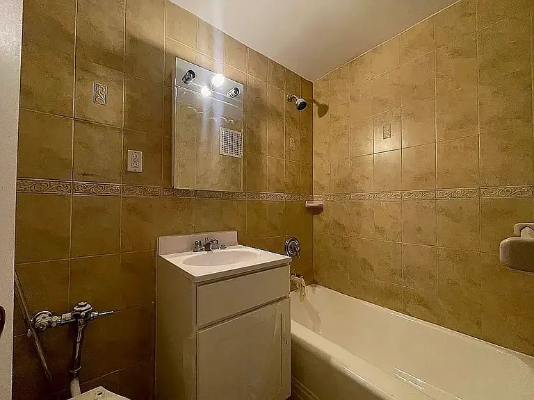 637 Washington Ave #3 — Photo 3