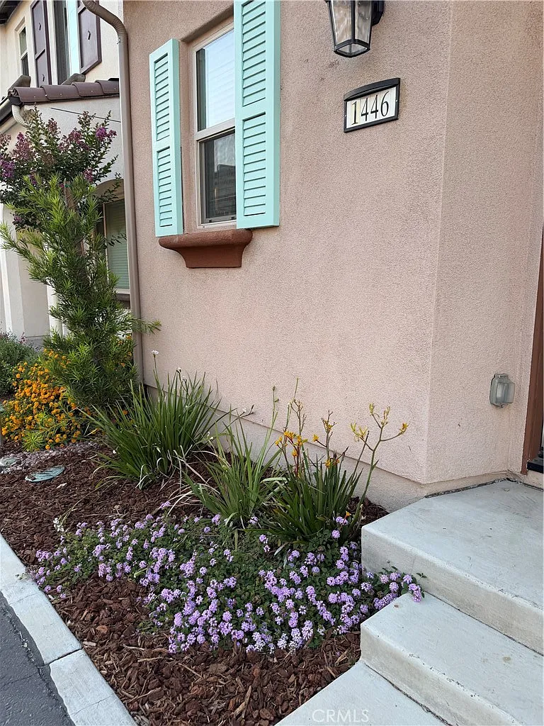 3 bed, 2.5 bath, 1820 sqft, $3,350 — Photo 2